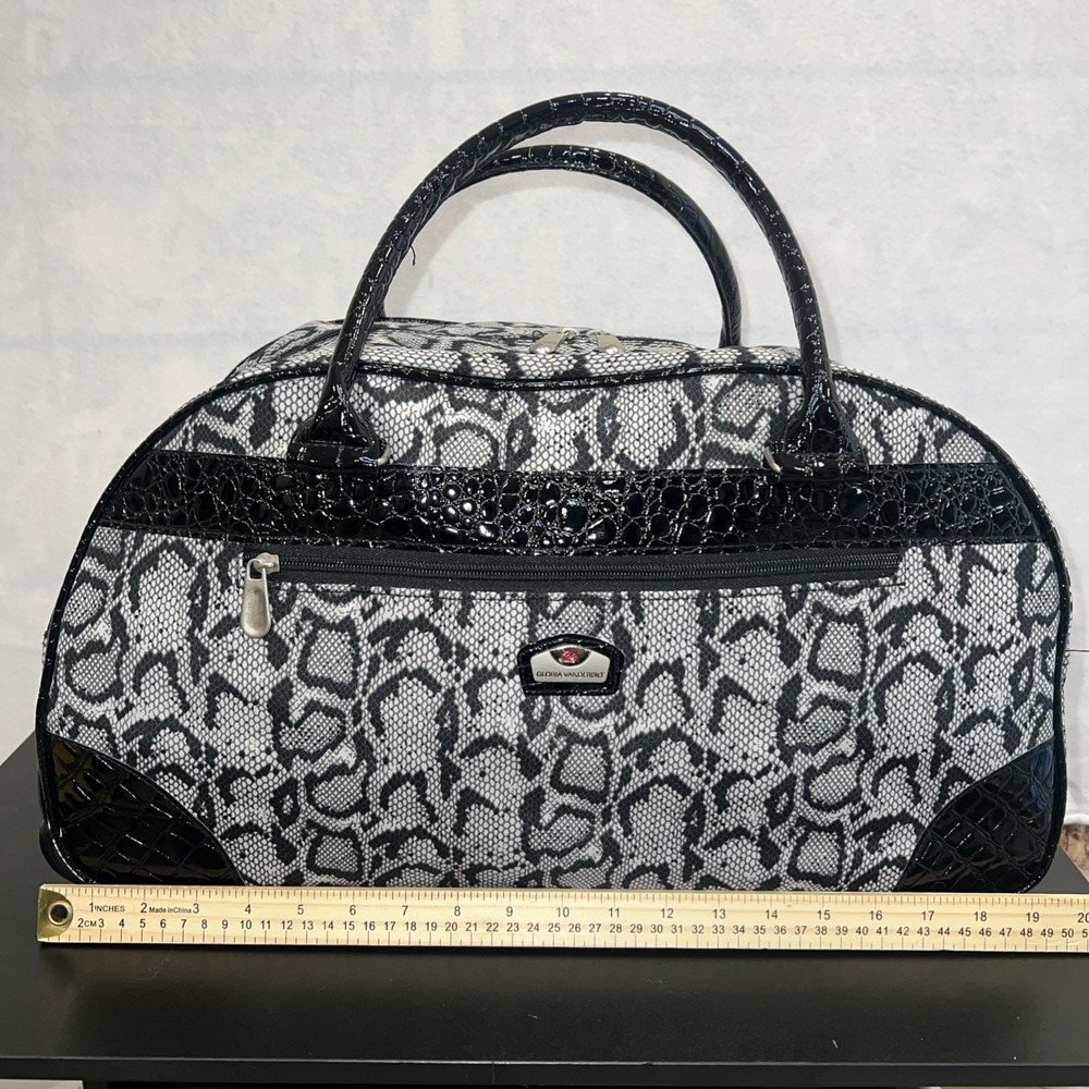 Gloria Vanderbilt Black & Gray Animal Print Wheeled Travel Duffle Bag Excellent